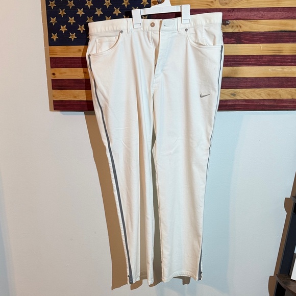 Nike White Golf Pants With Gray Side Stripe Men's 36x30 - Picture 1 of 7